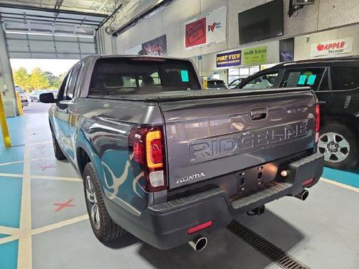 Modern Steel Metallic 2024 Honda Ridgeline RTL