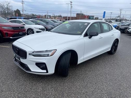 2024 Volvo S60 B5 Plus Black Edition