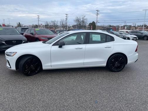 2024 Volvo S60 B5 Plus Black Edition