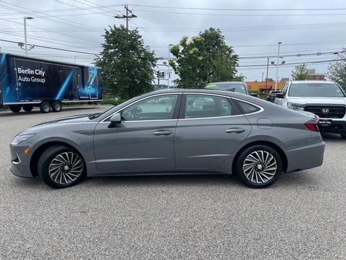 2022 Hyundai SONATA Hybrid Limited