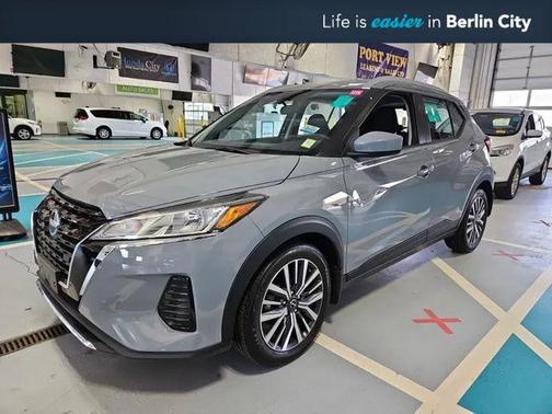 Boulder Gray Pearl 2024 Nissan Kicks SV