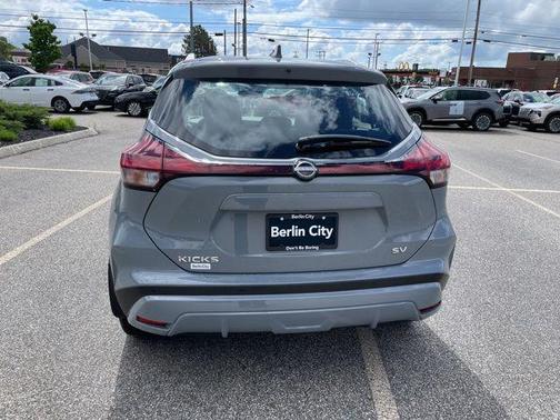 Boulder Gray Pearl 2024 Nissan Kicks SV