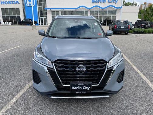 Boulder Gray Pearl 2024 Nissan Kicks SV