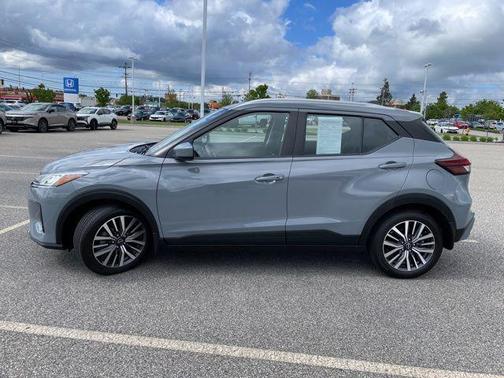 Boulder Gray Pearl 2024 Nissan Kicks SV