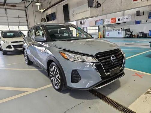 Boulder Gray Pearl 2024 Nissan Kicks SV