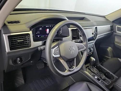 2022 Volkswagen Atlas 3.6L SE w/Technology