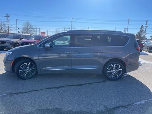 2022 Chrysler Pacifica L