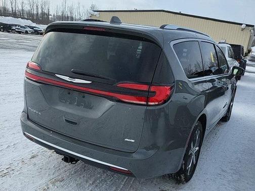 2022 Chrysler Pacifica L