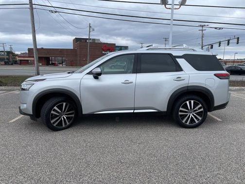 2023 Nissan Pathfinder Platinum 4WD