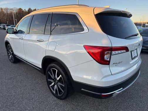 2022 Honda Pilot Touring 8-Passenger