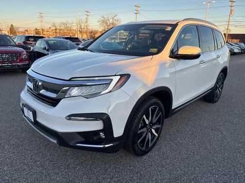 2022 Honda Pilot Touring 8-Passenger