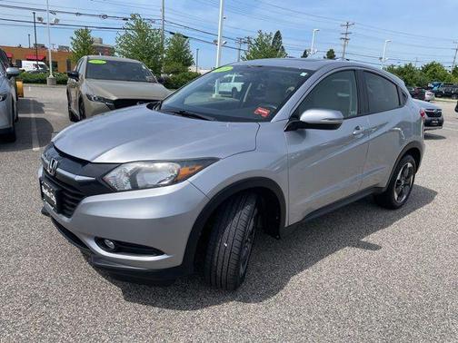 Lunar Silver Metallic 2018 Honda HR-V EX