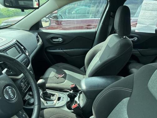 2016 Jeep Cherokee Sport