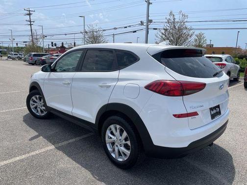 Dazzling White 2019 Hyundai TUCSON SE