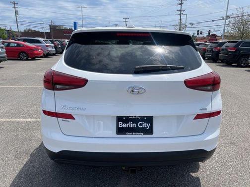 Dazzling White 2019 Hyundai TUCSON SE