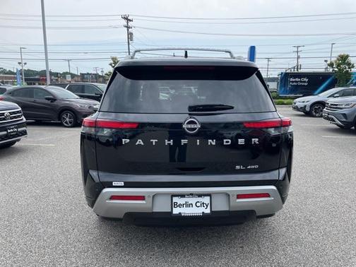 2024 Nissan Pathfinder SL 4WD