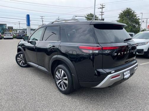 2024 Nissan Pathfinder SL 4WD