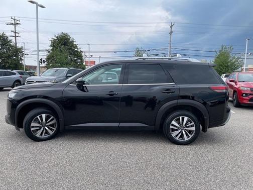 2024 Nissan Pathfinder SL 4WD