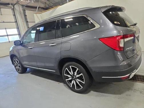 2022 Honda Pilot Touring 8-Passenger