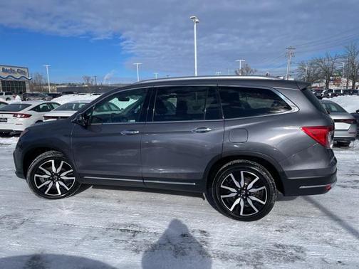 2022 Honda Pilot Touring 8-Passenger