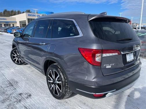 2022 Honda Pilot Touring 8-Passenger