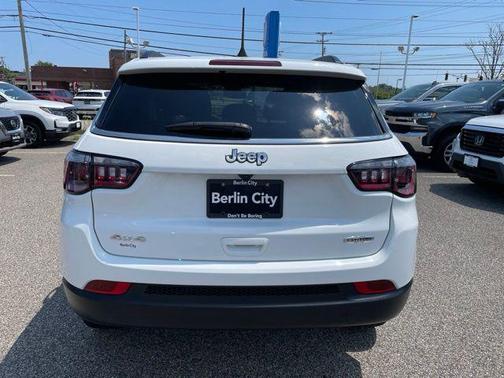 Bright White Clearcoat 2023 Jeep Compass Latitude