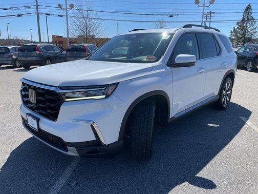 Platinum White Pearl 2023 Honda Pilot AWD Elite