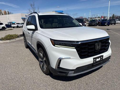 Platinum White Pearl 2023 Honda Pilot AWD Elite