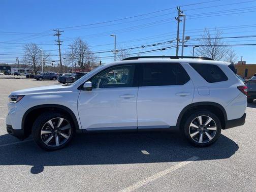 Platinum White Pearl 2023 Honda Pilot AWD Elite