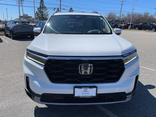 Platinum White Pearl 2023 Honda Pilot AWD Elite