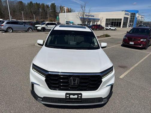 Platinum White Pearl 2023 Honda Pilot AWD Elite