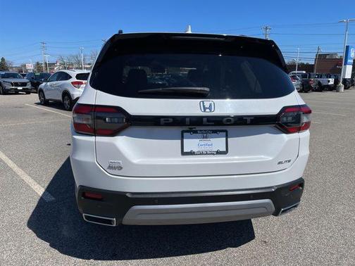 Platinum White Pearl 2023 Honda Pilot AWD Elite