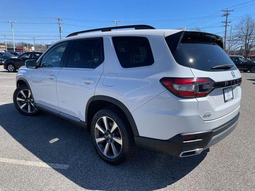 Platinum White Pearl 2023 Honda Pilot AWD Elite