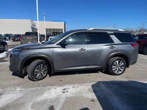 2022 Nissan Pathfinder SL 4WD