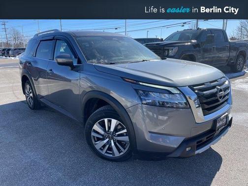 2022 Nissan Pathfinder SL 4WD
