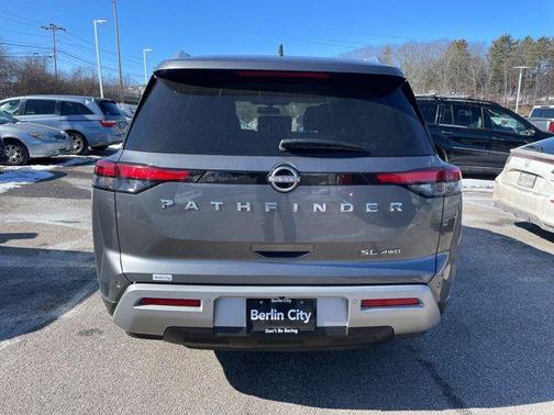 2022 Nissan Pathfinder SL 4WD