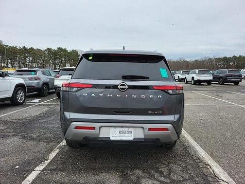 2022 Nissan Pathfinder SL 4WD