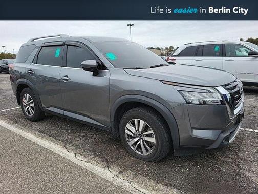 2022 Nissan Pathfinder SL 4WD
