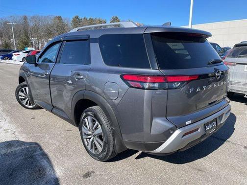 2022 Nissan Pathfinder SL 4WD