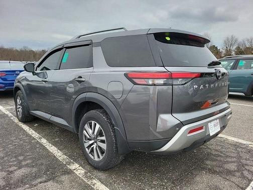 2022 Nissan Pathfinder SL 4WD