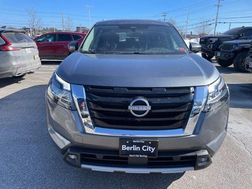 2022 Nissan Pathfinder SL 4WD