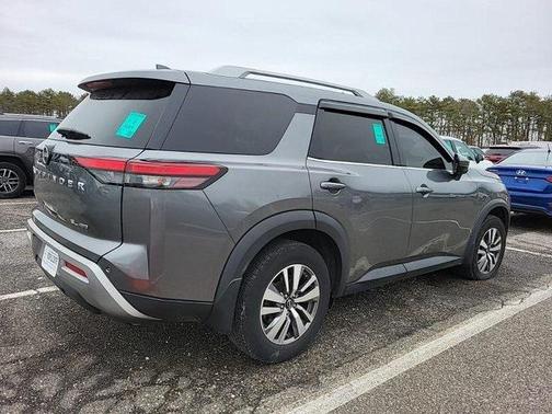 2022 Nissan Pathfinder SL 4WD