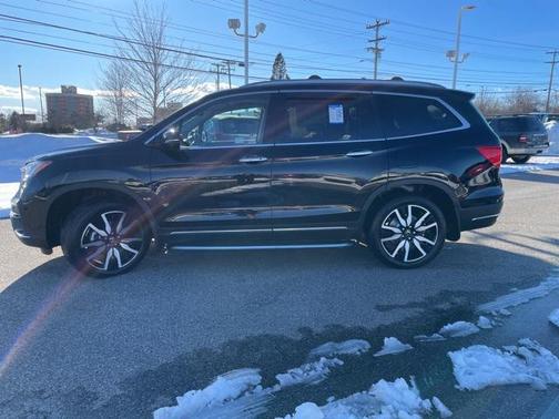2022 Honda Pilot Touring 8-Passenger