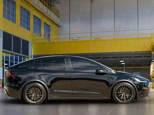 2022 Tesla Model X Plaid Tri Motor All-Wheel Drive