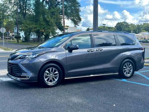 2023 Toyota Sienna XLE 7 Passenger