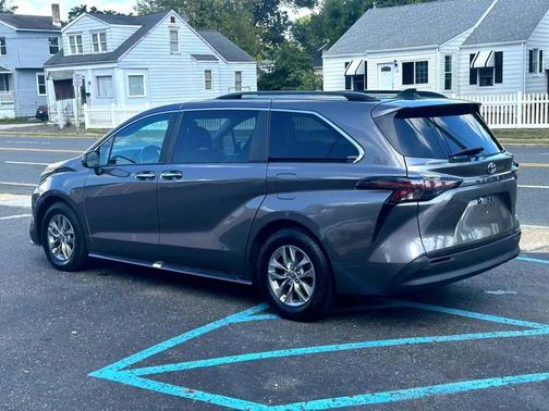2023 Toyota Sienna XLE 7 Passenger