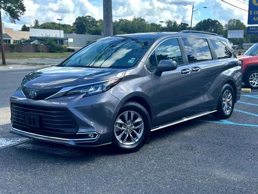 2023 Toyota Sienna XLE 7 Passenger