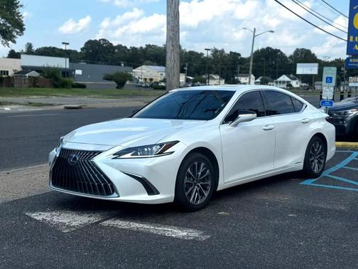 2022 Lexus ES 300h Base