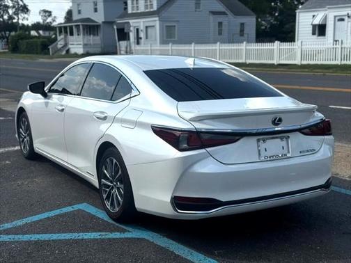 2022 Lexus ES 300h Base