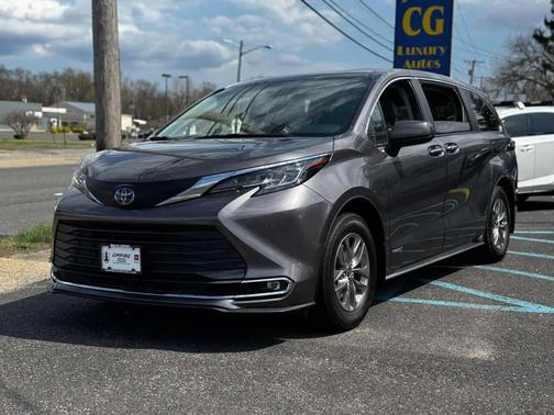 2021 Toyota Sienna XLE 7 Passenger
